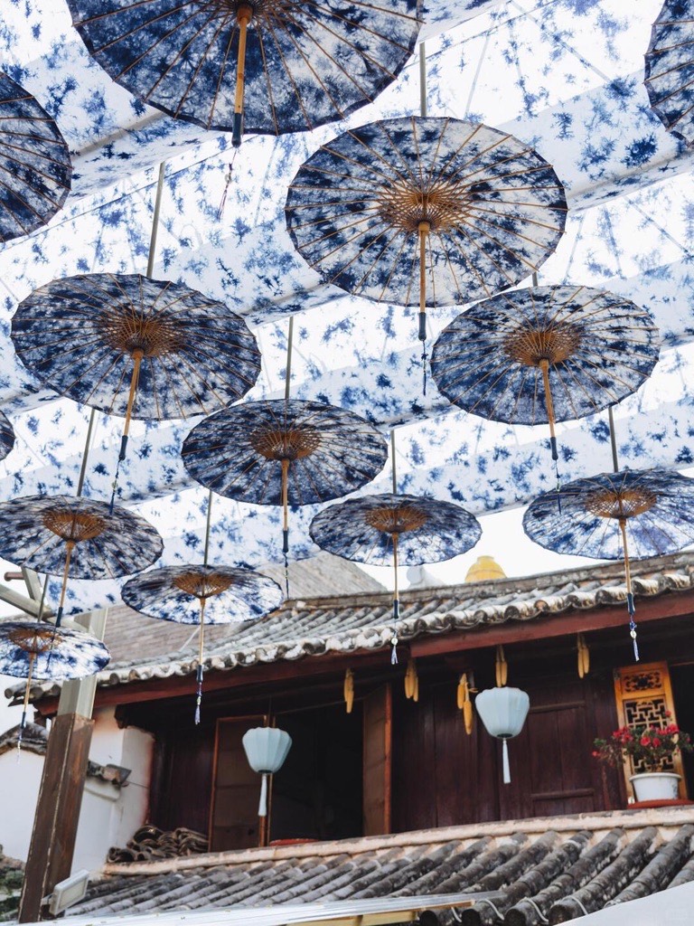 Weishan Yunxi Jinshidi interior — century-old mortise-and-tenon window lattices and 1895 murals restored by Aman's design team, Yunnan