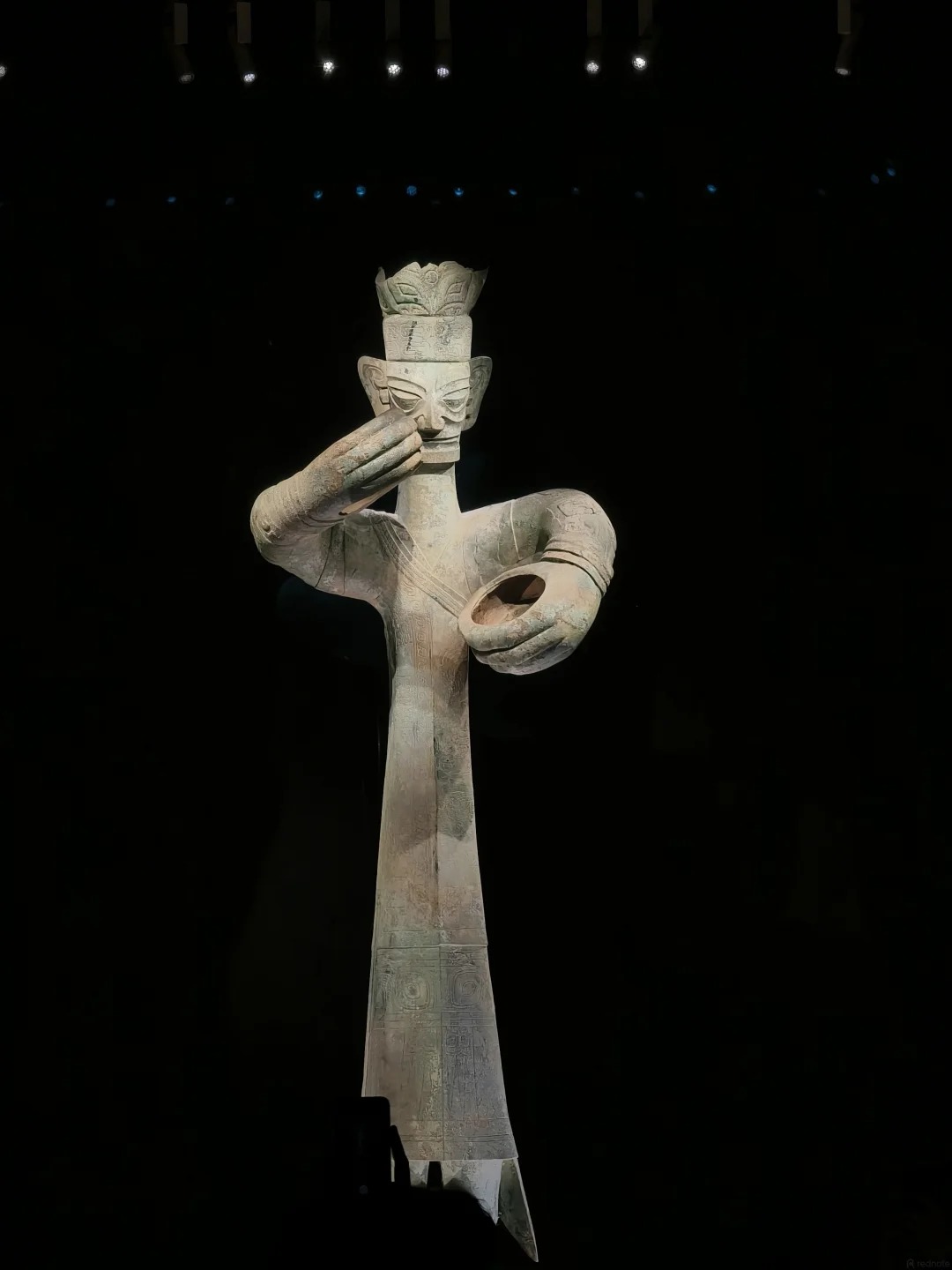 Sanxingdui bronze figures — the standing figure (立人像) and bronze assemblages on Level 2