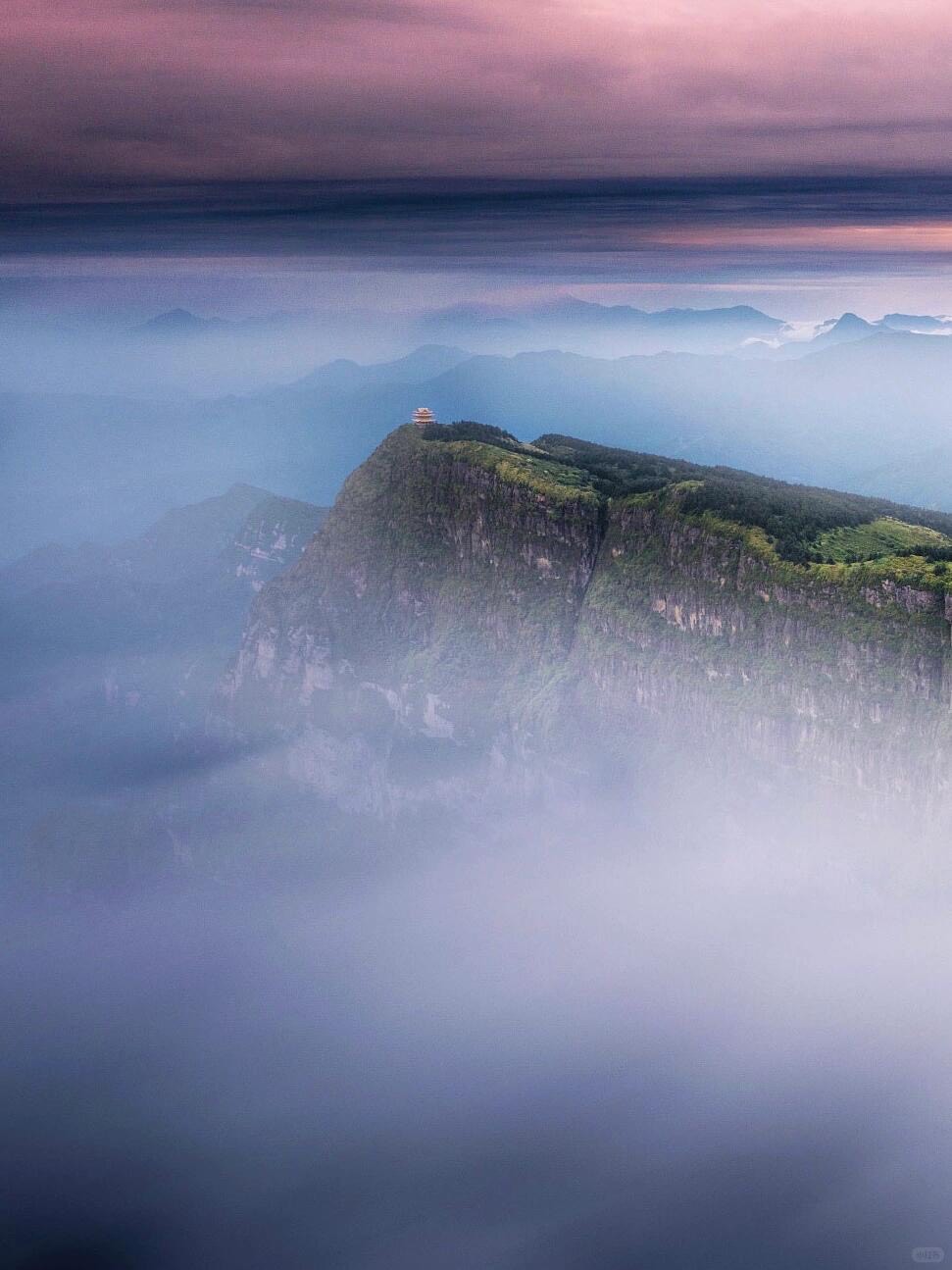 The Golden Summit of Mount Emei — Leshan (1)