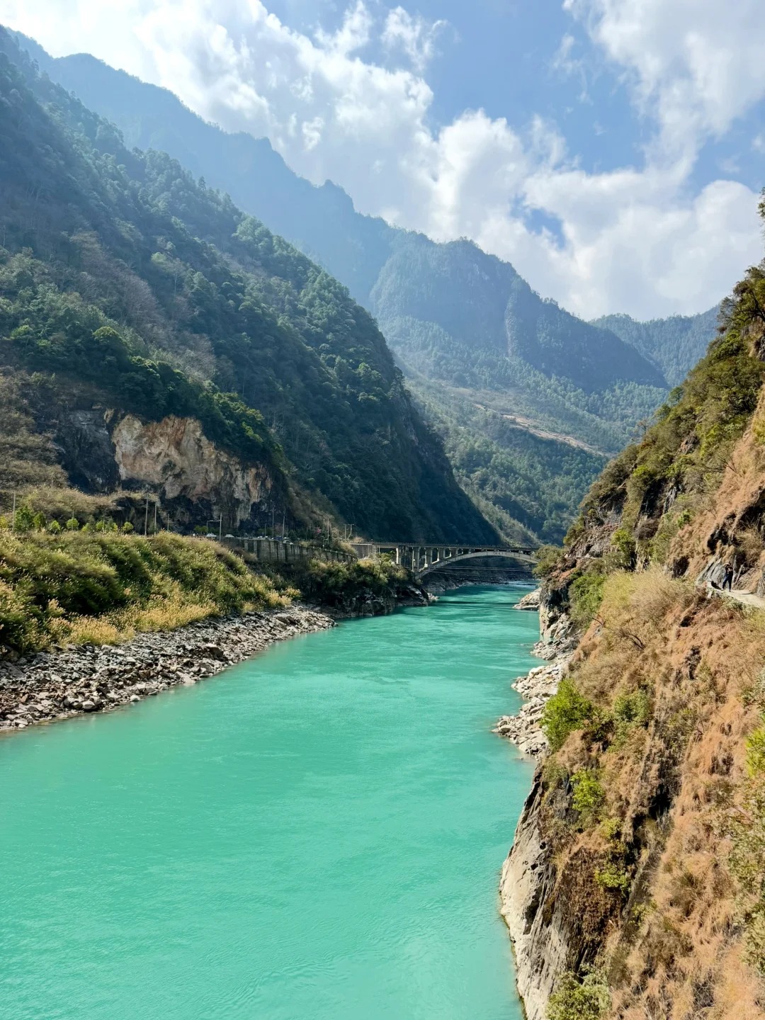 Turquoise Salween running past a road bridge on the Degong Road through the Nujiang canyon