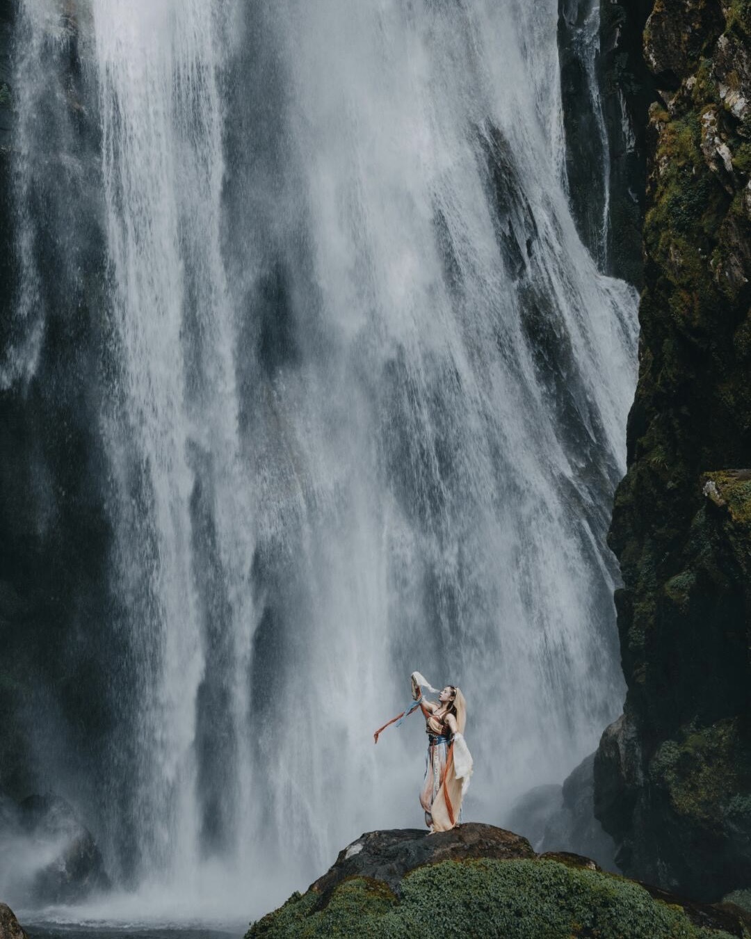 Baihualing waterfall in the Gaoligongshan reserve near the day-hike trail