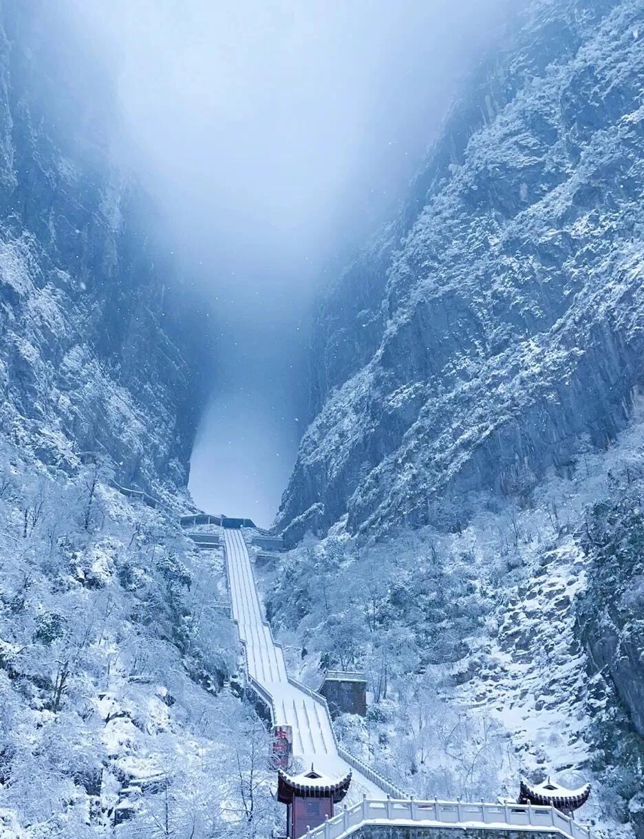 Tianmen Mountain’s Vertical Grandeur — Zhangjiajie (6)