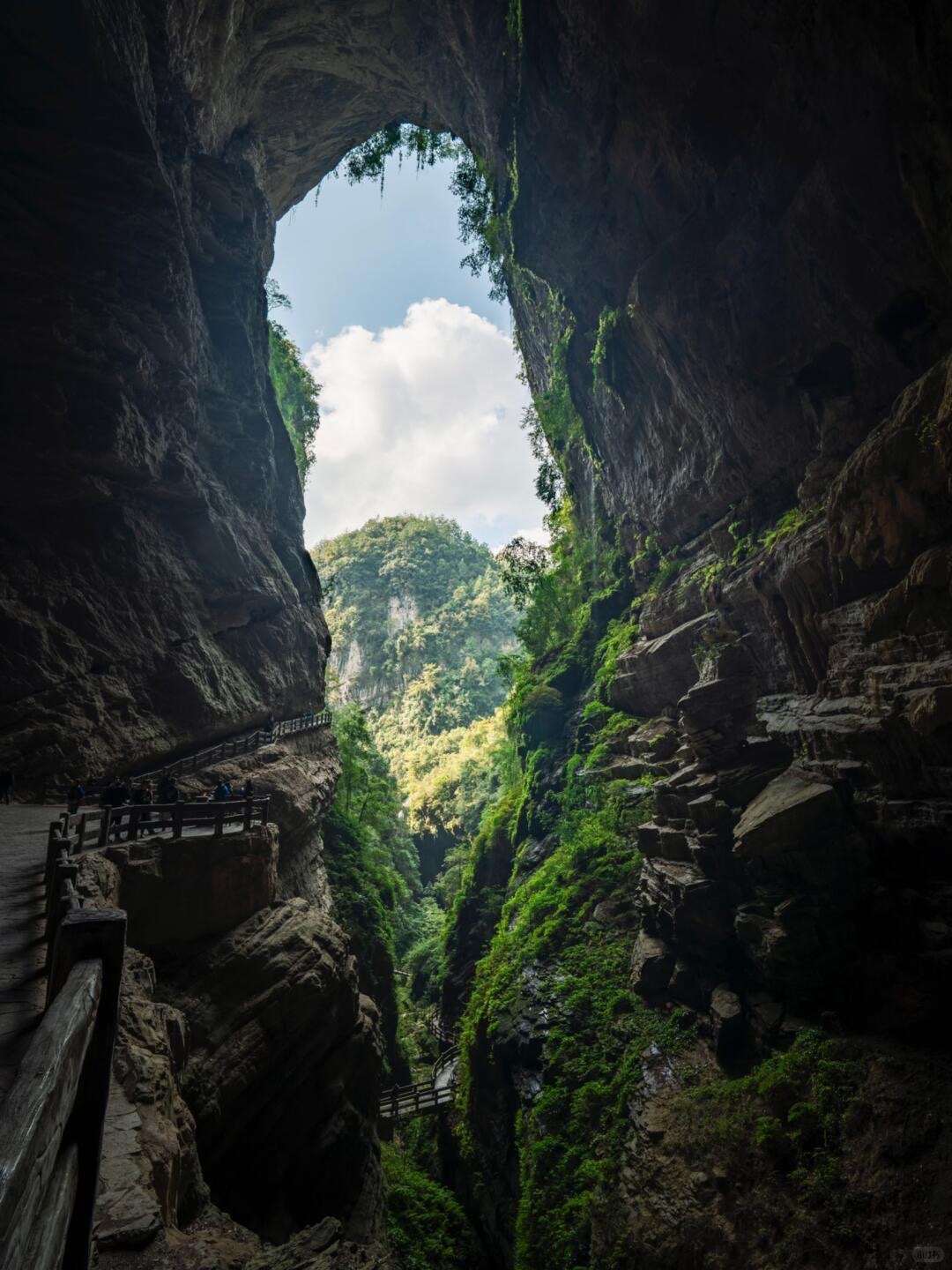 A top Chongqing photo location — classic layered-cityscape framing
