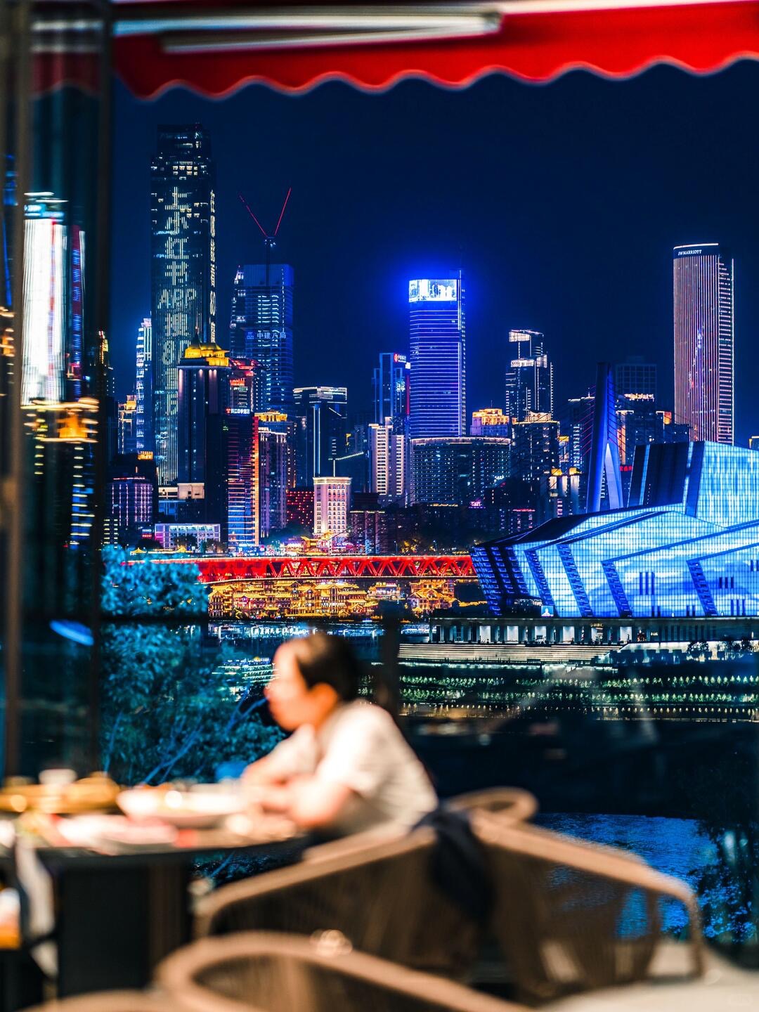 Hotpot lunch with a Yangtze River view — the Chongqing version of dining at the water