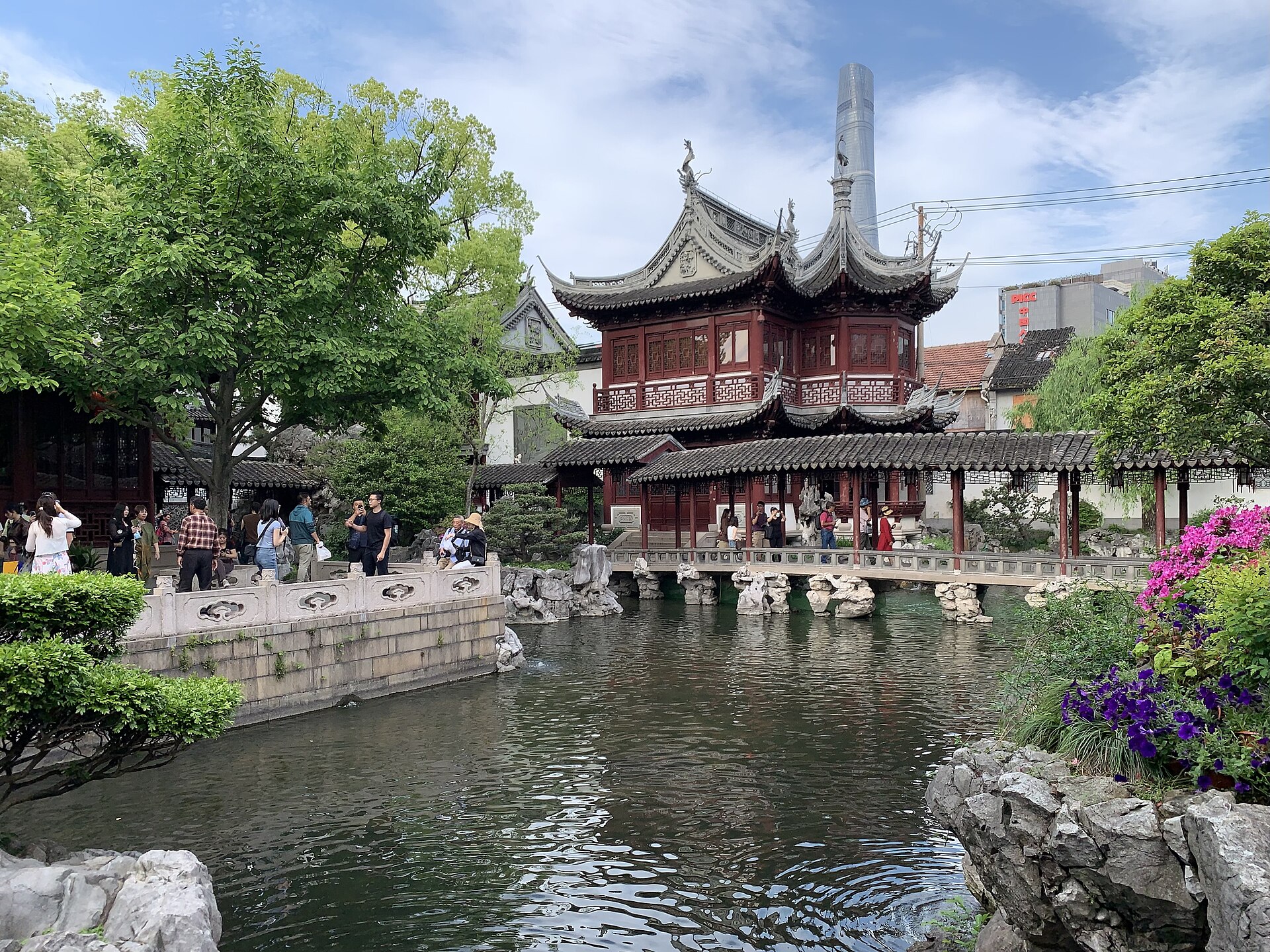 Pavilion and pond in the Ming-dynasty Yu Garden, Shanghai — Classic China tour