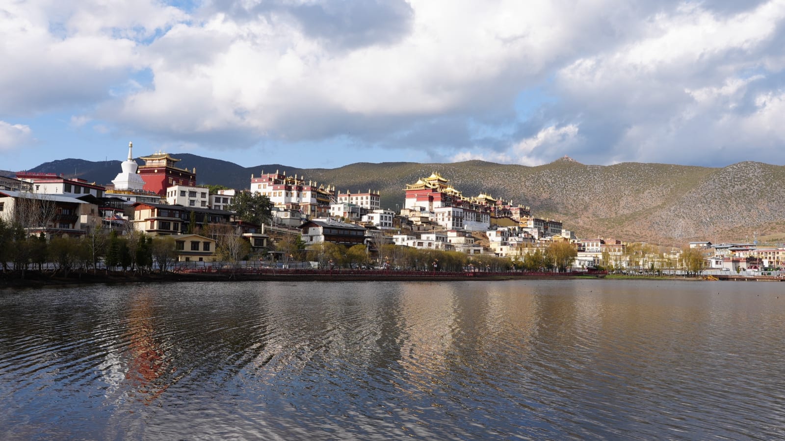 Classic China & Yunnan: Emperors, Old Towns & Snow Mountains