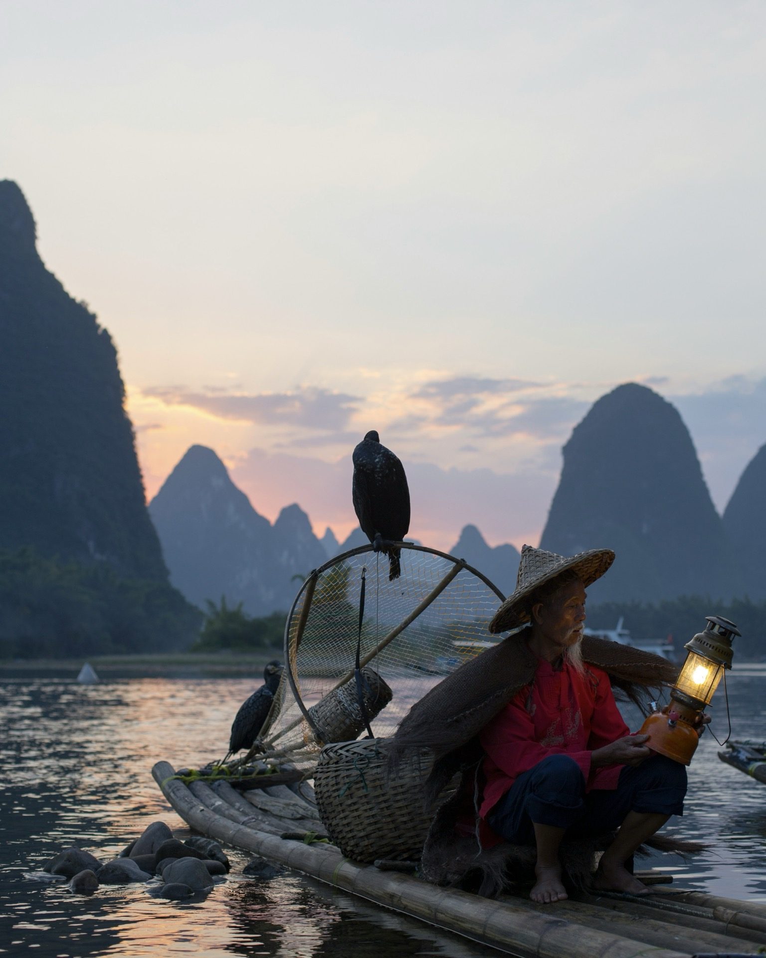 Cormorant fisherman with lantern on the Li River at sunset, Guilin — Guilin private tour
