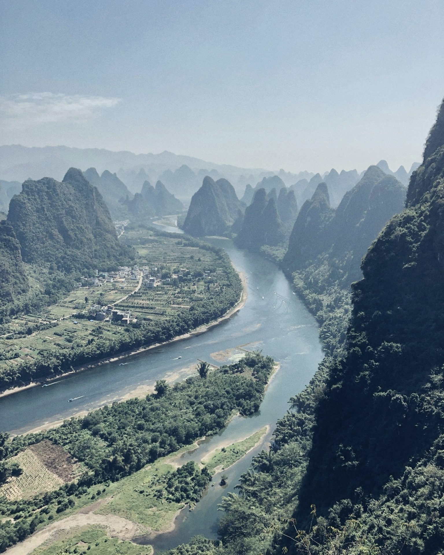 Dramatic Li River bend curving through a sea of karst peaks, Guilin — Guilin private tour