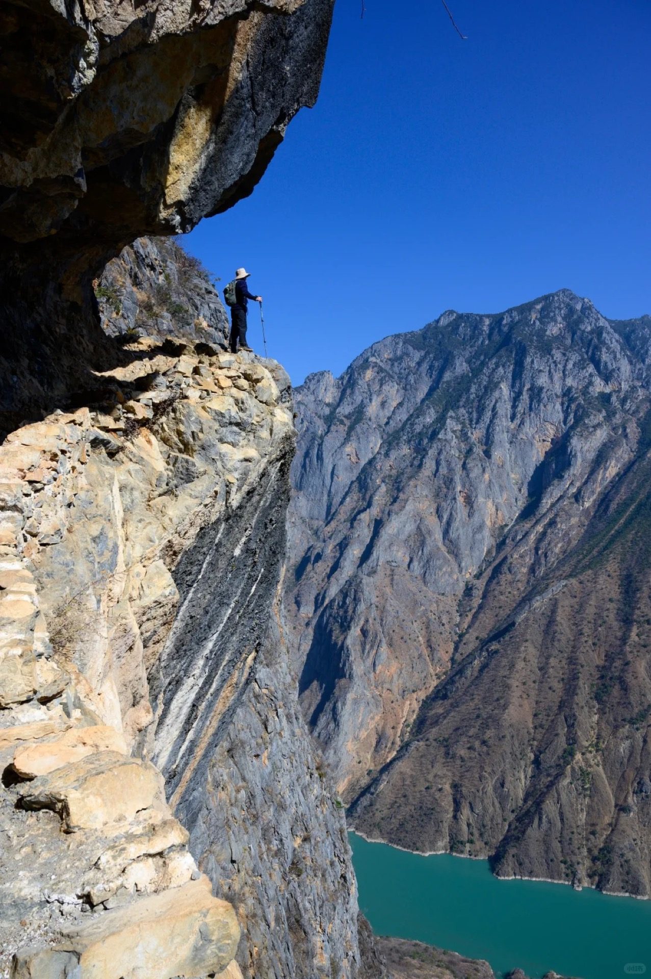 Baoshan village perched on a stone promontory above the Tiger Leaping Gorge canyon