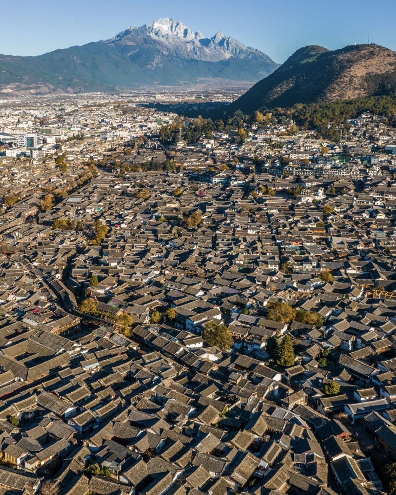 Aerial view of Lijiang Old Town's rooftop tapestry