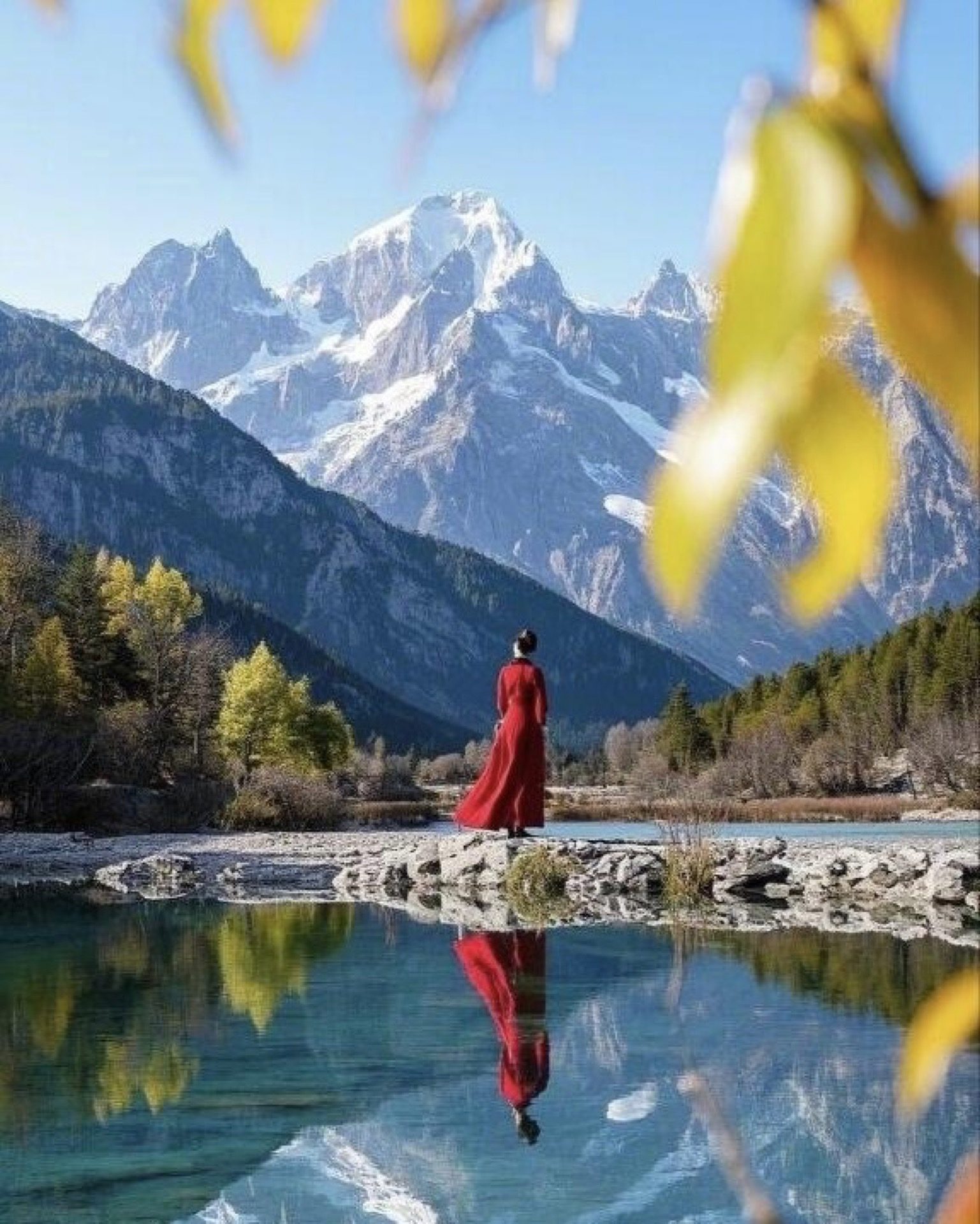 Mirror reflection of Jade Dragon Snow Mountain in the Blue Moon Valley pool