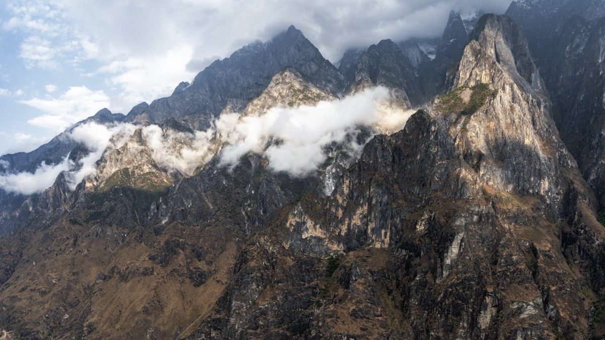 Clouds wrapping the cliffs above Tiger Leaping Gorge, Yunnan