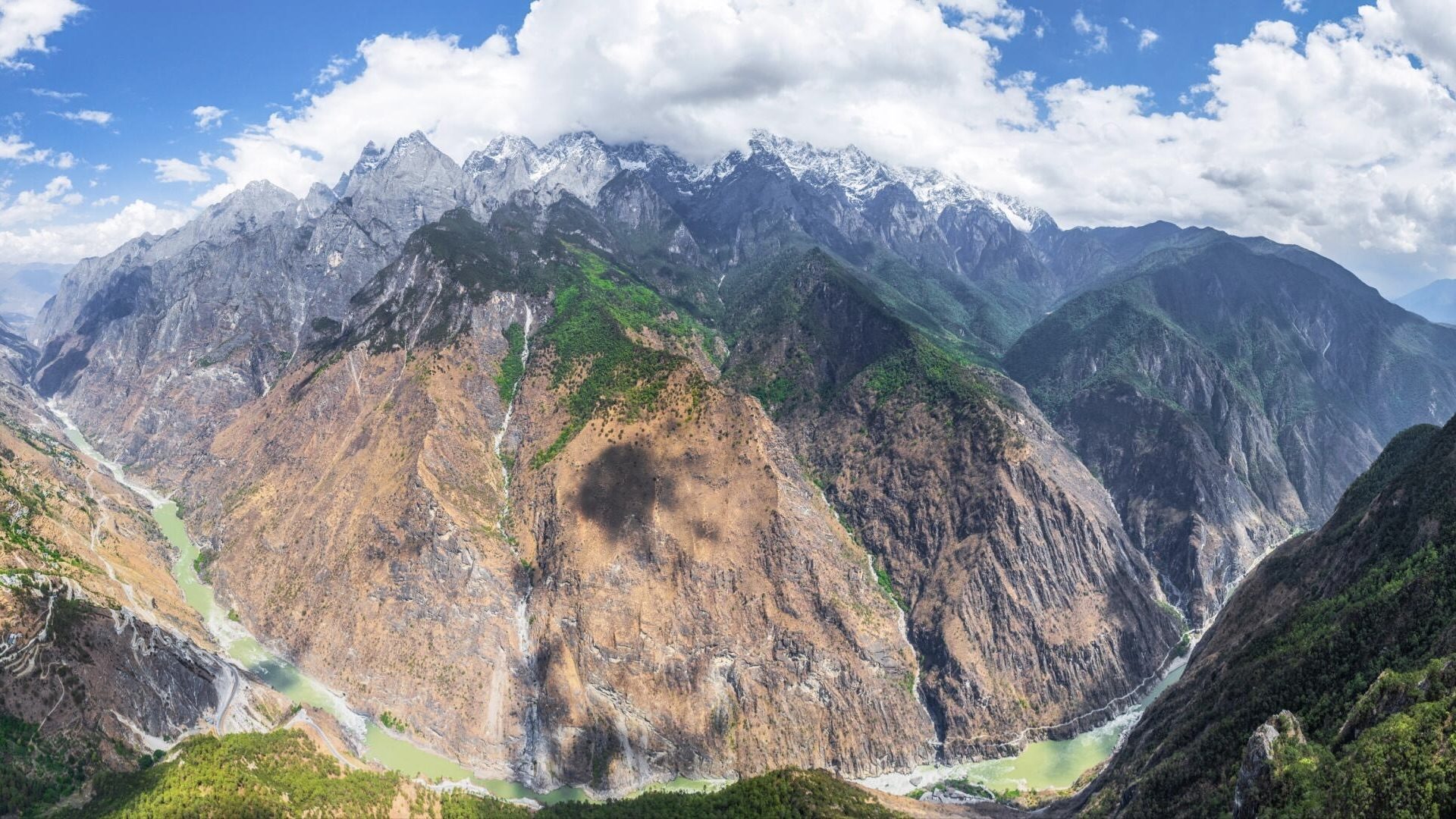 The vertiginous upper gorge path above the Jinsha River, Tiger Leaping Gorge