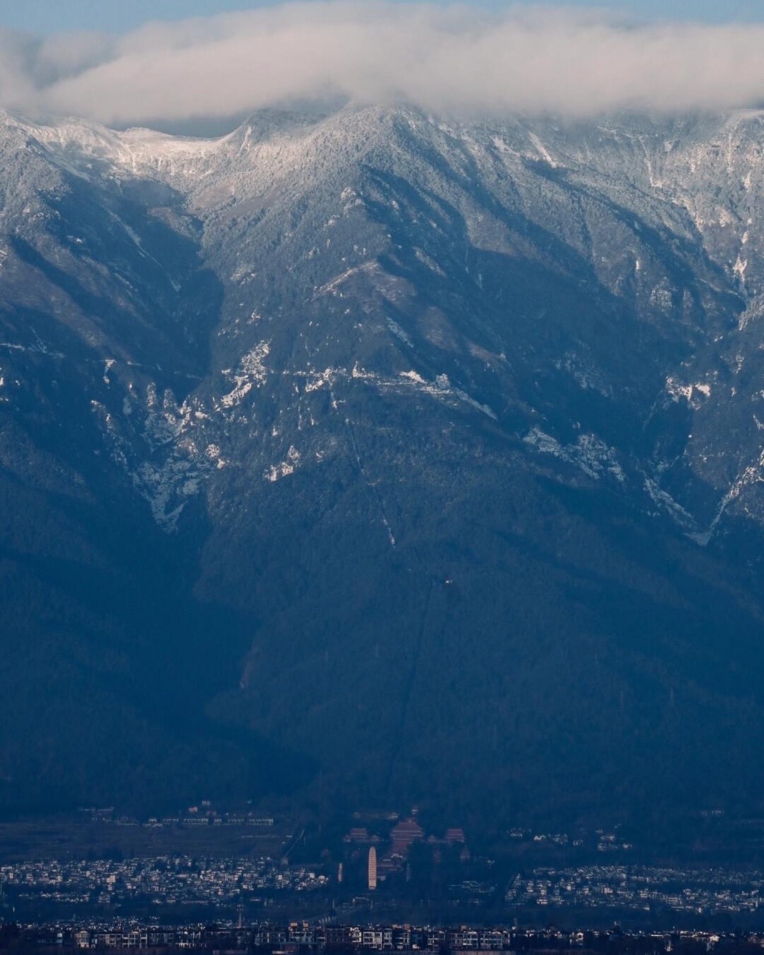 Scale and grandeur of Cang Mountain peaks rising above the Dali plain — Yunnan slow culture tour