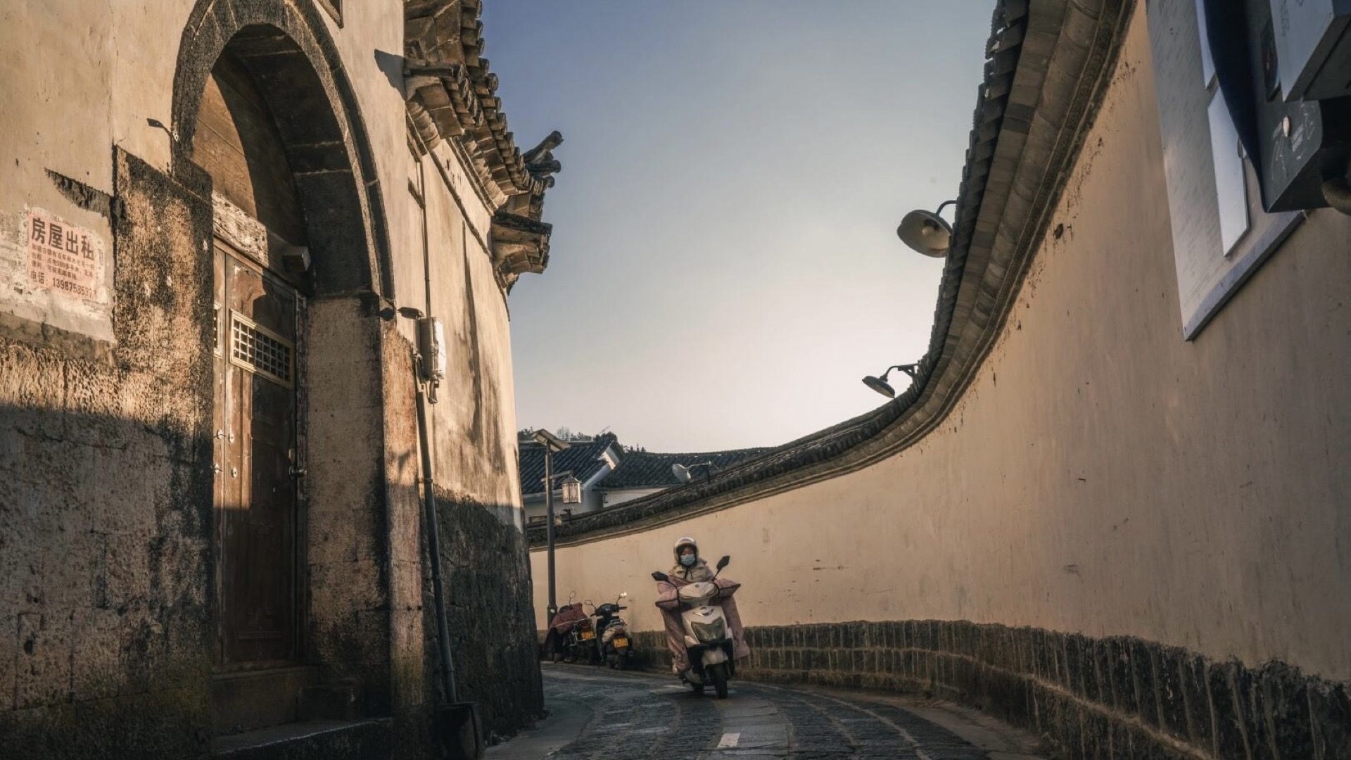 Traditional Heshun architecture with carved wooden lintels and stone-paved lanes, Tengchong — Yunnan slow culture tour