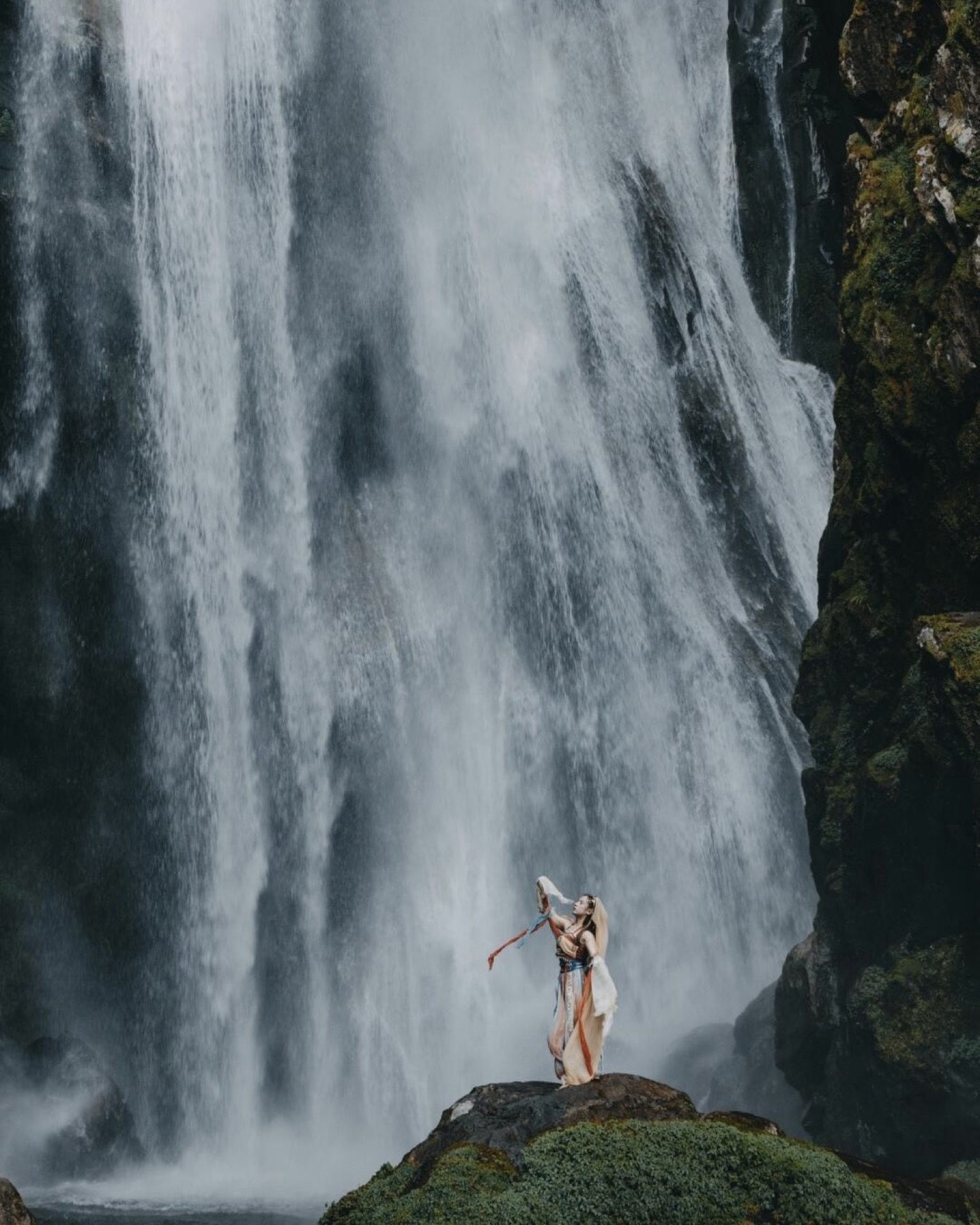 Bahualing waterfall cascading through lush Gaoligong forest near Tengchong — Yunnan slow culture tour