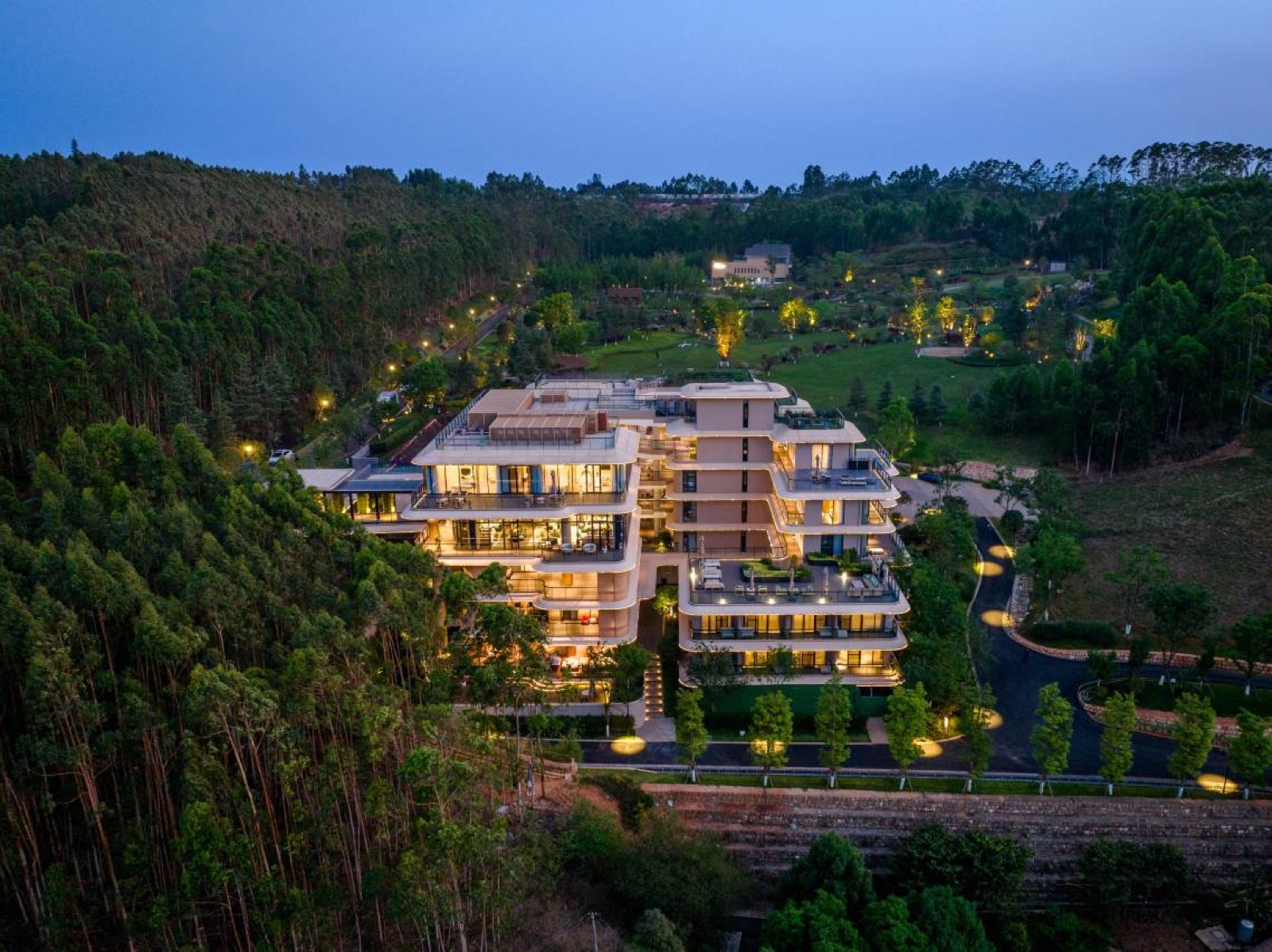 Bilangwan Hot-Spring Resort — Dongfengyun · Mile (boutique stay)