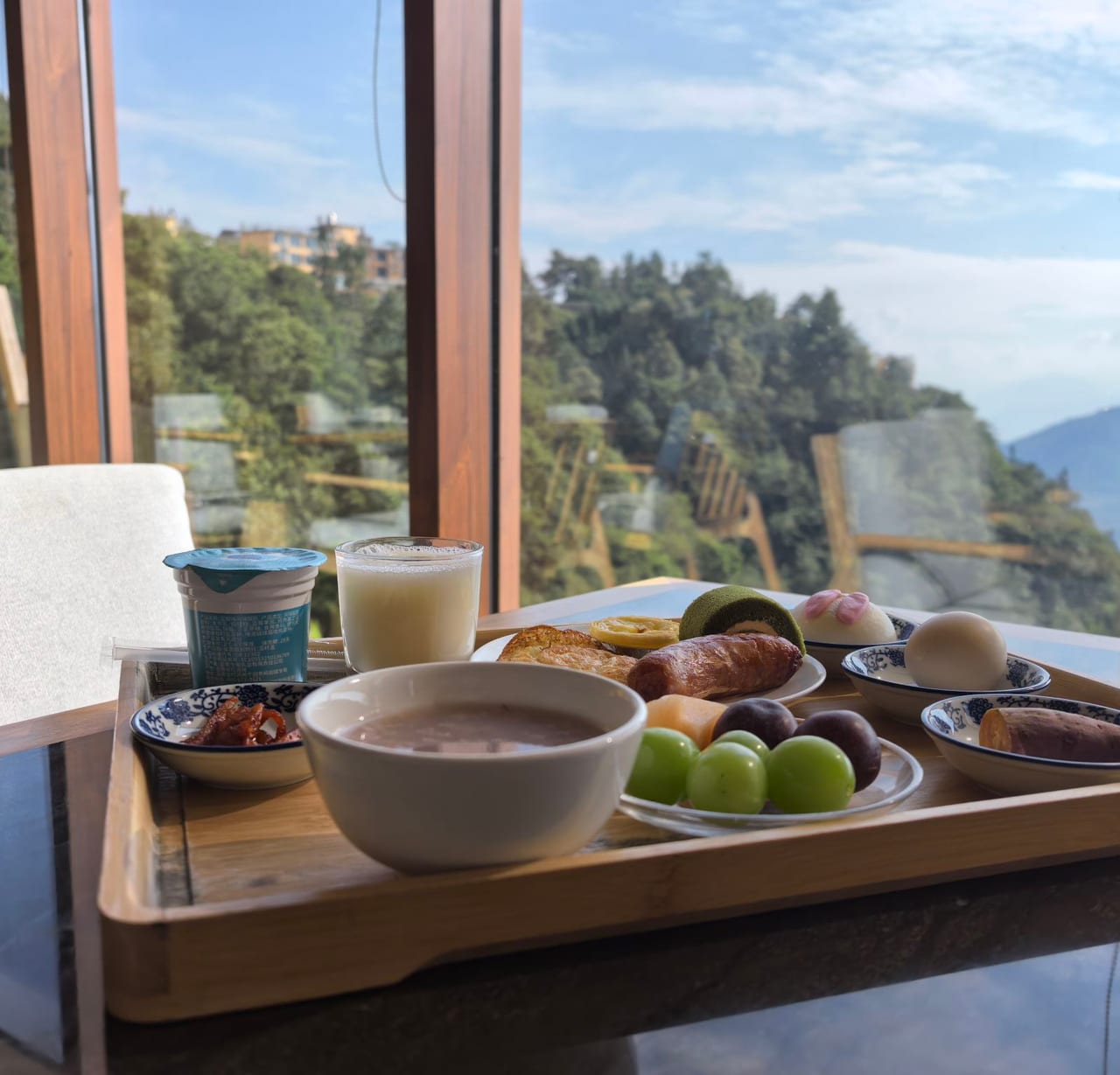 Breakfast tray set against the valley window at Duoyishu Half-Mountain