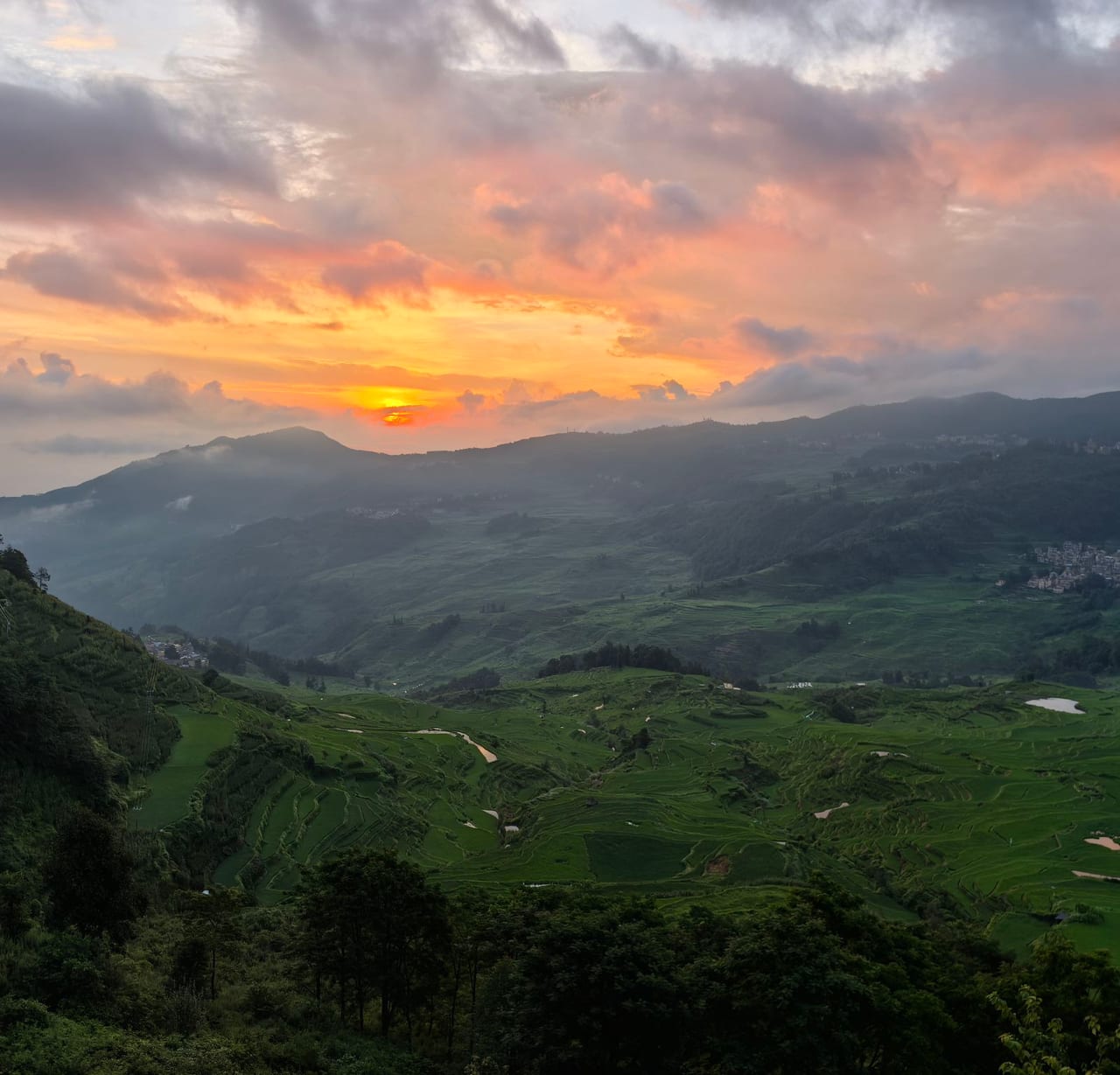 Sunset over the Yuanyang terraces from Duoyishu