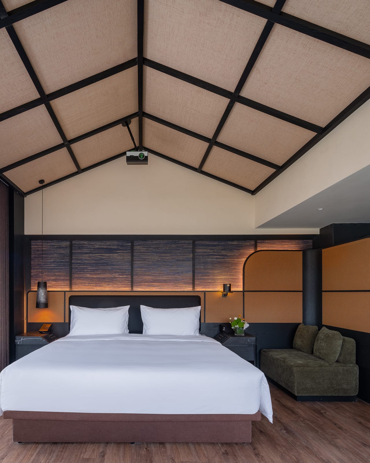 Kasion Erhai — suite bedroom under a vaulted, latticed ceiling