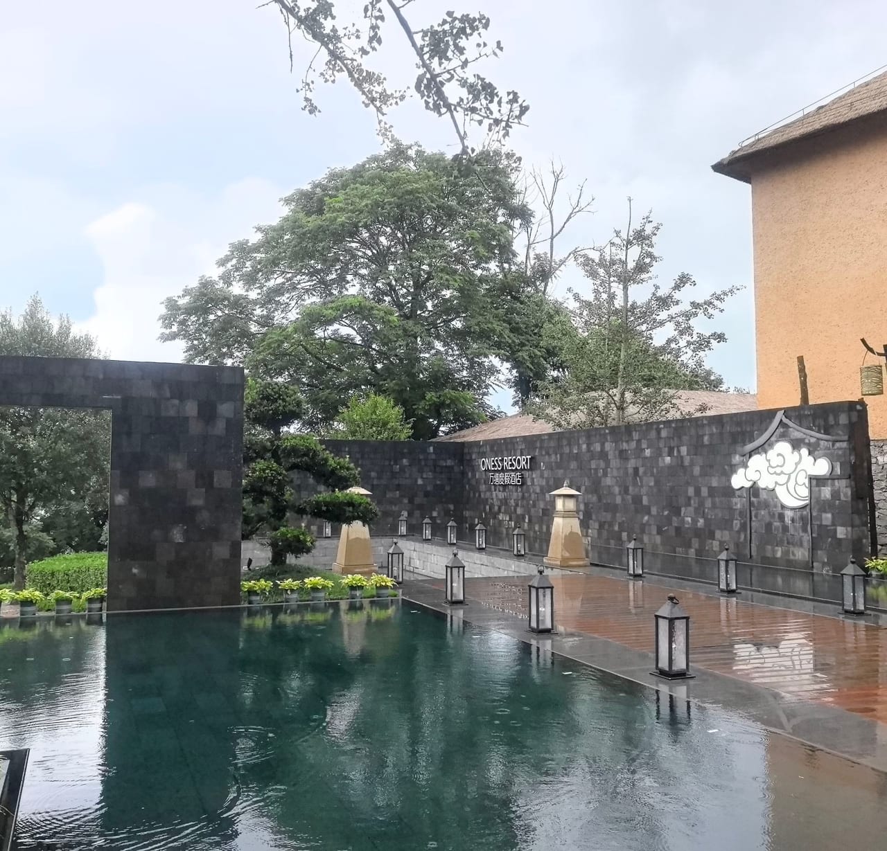 Oness Resort — the long reflecting pool with stone lanterns