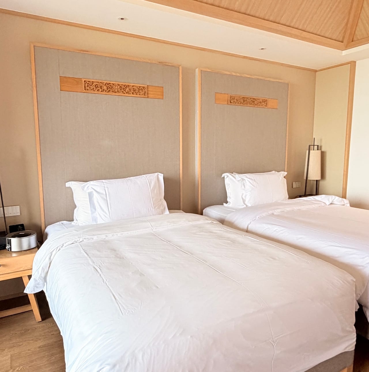 Oness Resort — twin room with timber panelling