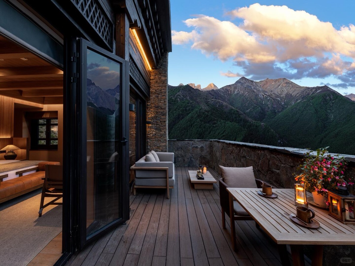 Qianqiu Snow — Daocheng Yading — Daocheng Yading (2)