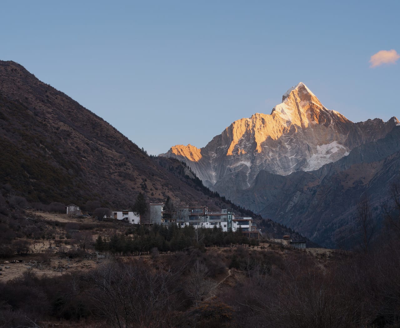 Yaomei Feng catching dawn gold above the Changping valley, seen from Vacilando Siguniang