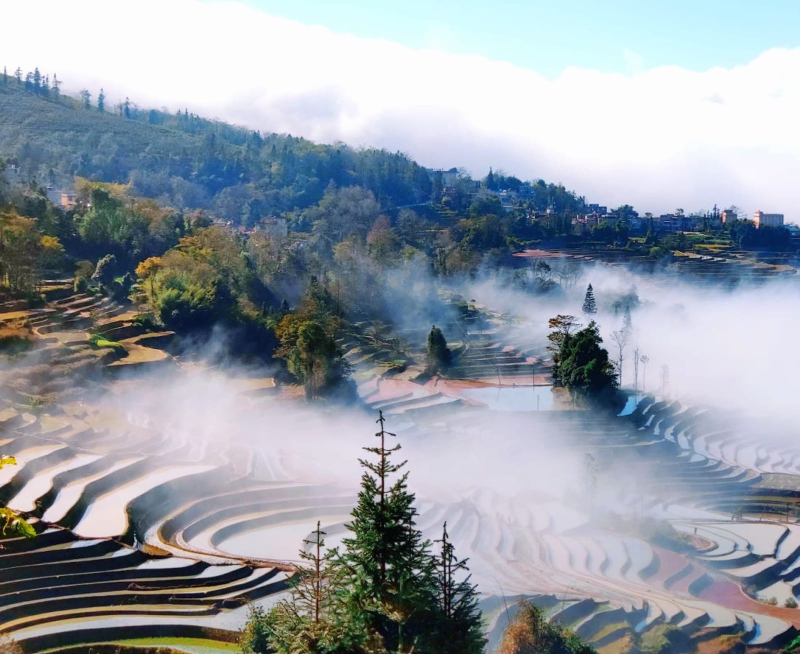 Yuanshe Azheke — cloud filling the valley below the village at dawn