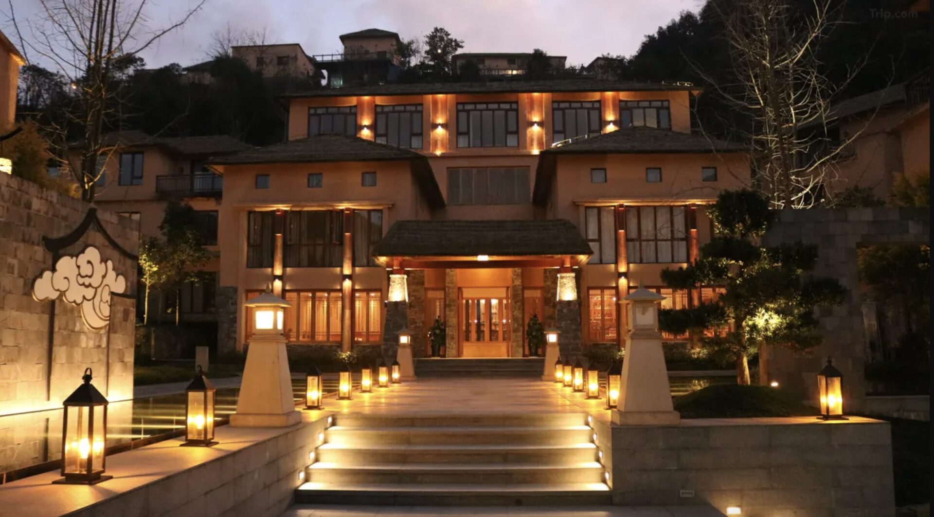 Oness Resort — the mountain lodge lit up at dusk, Hani Town