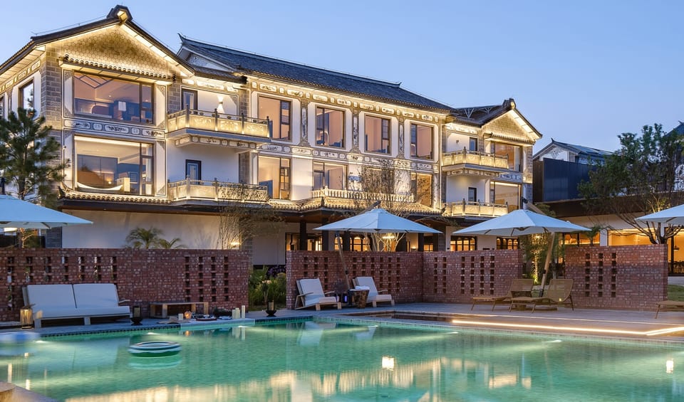 Kasion Erhai — the heated outdoor pool at blue hour